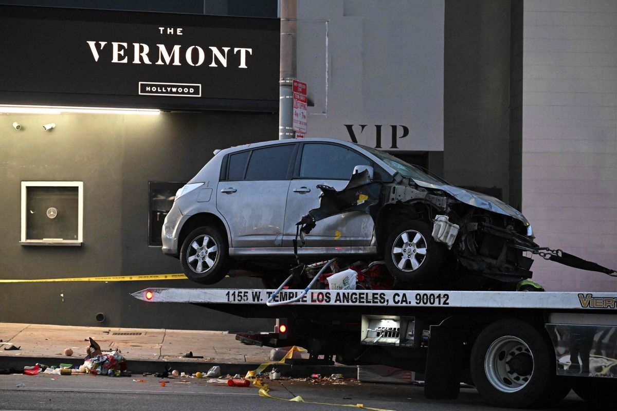 Al menos 30 heridos tras un atropello múltiple en Hollywood. Un vehículo desconocido está siendo retirado del lugar tras atropellar a una multitud en Hollywood la madrugada del 19 de julio de 2025. Al menos 30 heridos tras un atropello múltiple en Hollywood. Un vehículo desconocido está siendo retirado del lugar tras atropellar a una multitud en Hollywood la madrugada del 19 de julio de 2025.