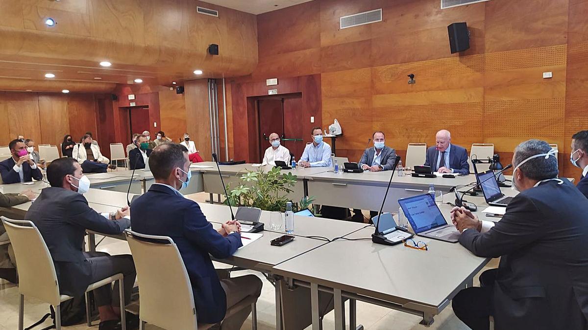 Los ponentes de la jornada biomédica de los cursos de La Granda 2021, en el hotel Palacio de Ferrera, ayer, en Avilés. | F. J. Alonso