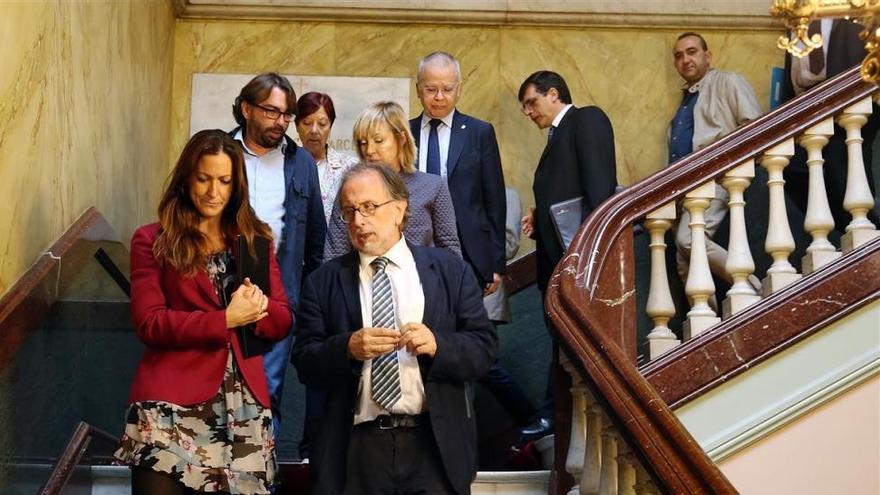 Las entidades catalanas piden aparcar la declaración de independencia para empezar una mediación