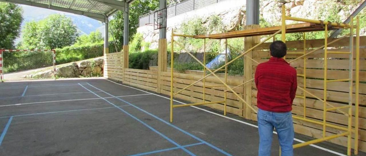 La pista polideportiva de Asiegu, en la mañana de ayer.