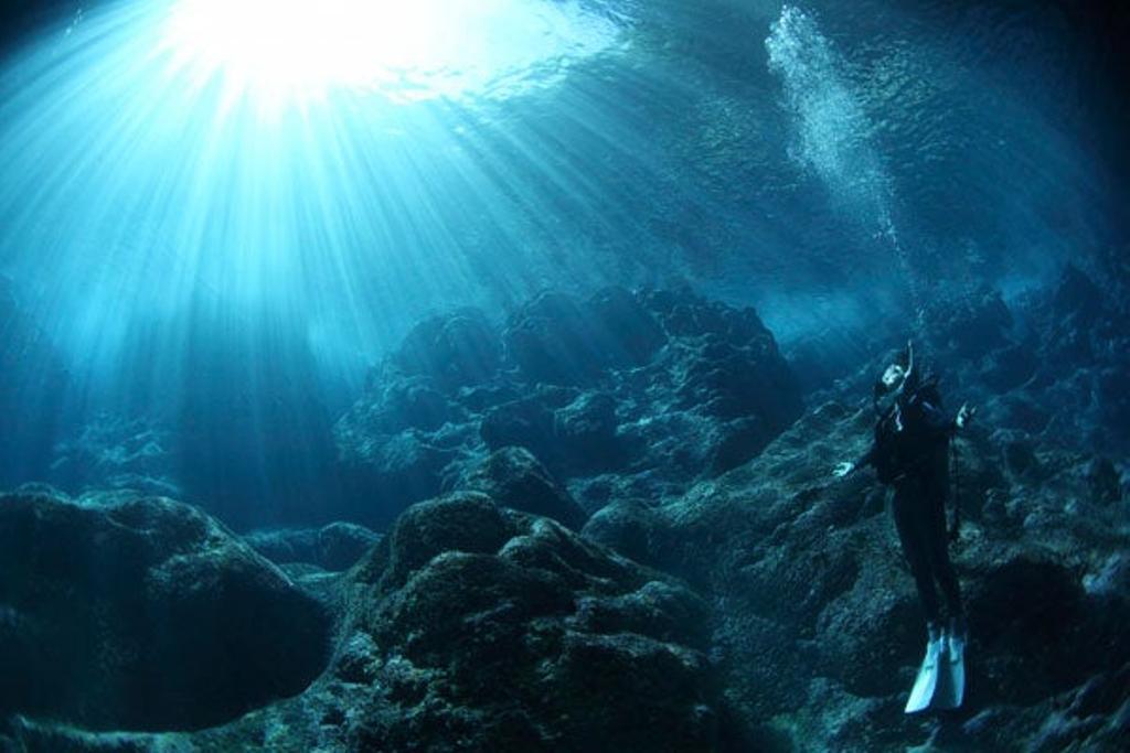 Buceador en Saipán, en las Islas Marianas del Norte.