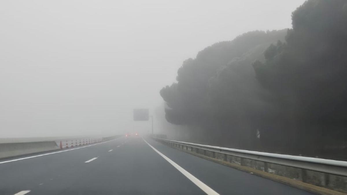 Niebla en una carretera extremeña.