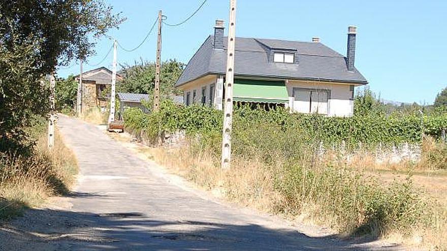 La carretera de Vime, sembrada de baches