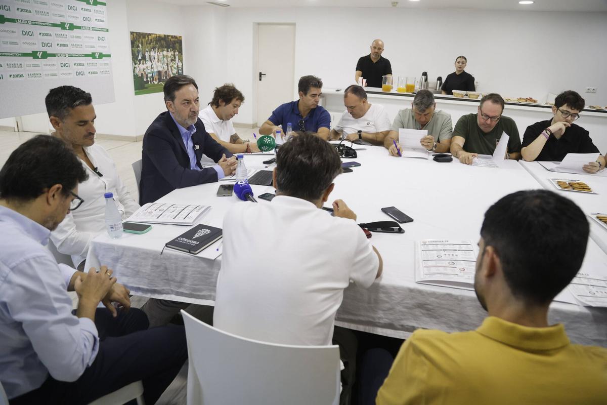 A.J.González Córdoba Desayuno informativo del CEO del Córdoba CF, Antonio Fernández Monterrubio, para realizar balance del mercado de fichajes. Juanito