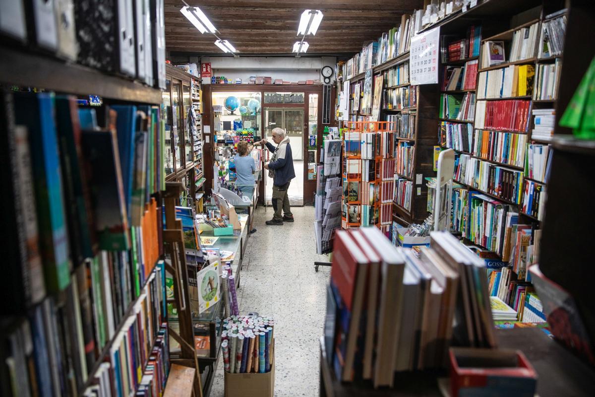 La Rambla de los libros perdidos. A principios del siglo XX el paseo tenía 12 librerías como poco, algunas de ellas con tertulia incluida. Hoy la vía es un páramo literario, solo sigue abierta la centenaria Pompeia.