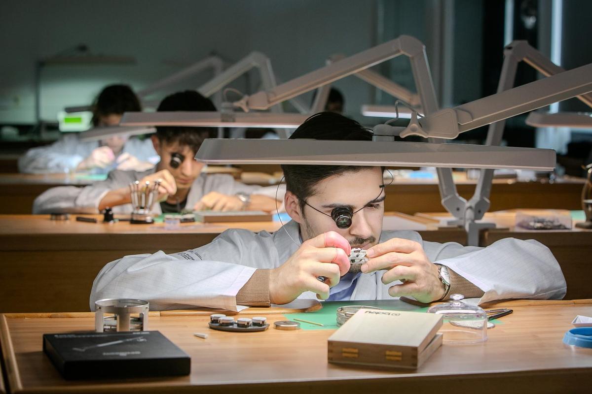 Aula de FP de Relojería en el instituto La Mercè, en Barcelona.