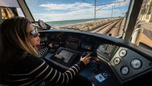 Un viatge a la vora del mar a la cabina d’un tren