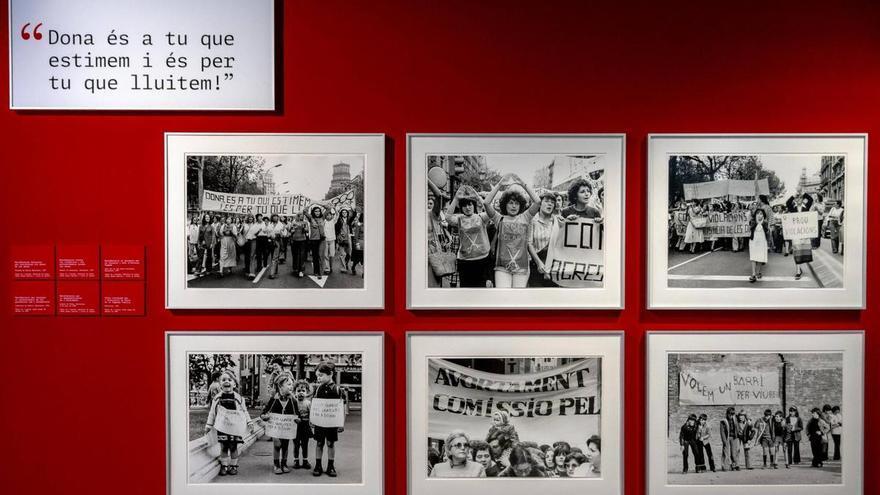 La fotógrafa Pilar Aymerich expone en el Centre Catany "la liberación" de la mujer en la Transición