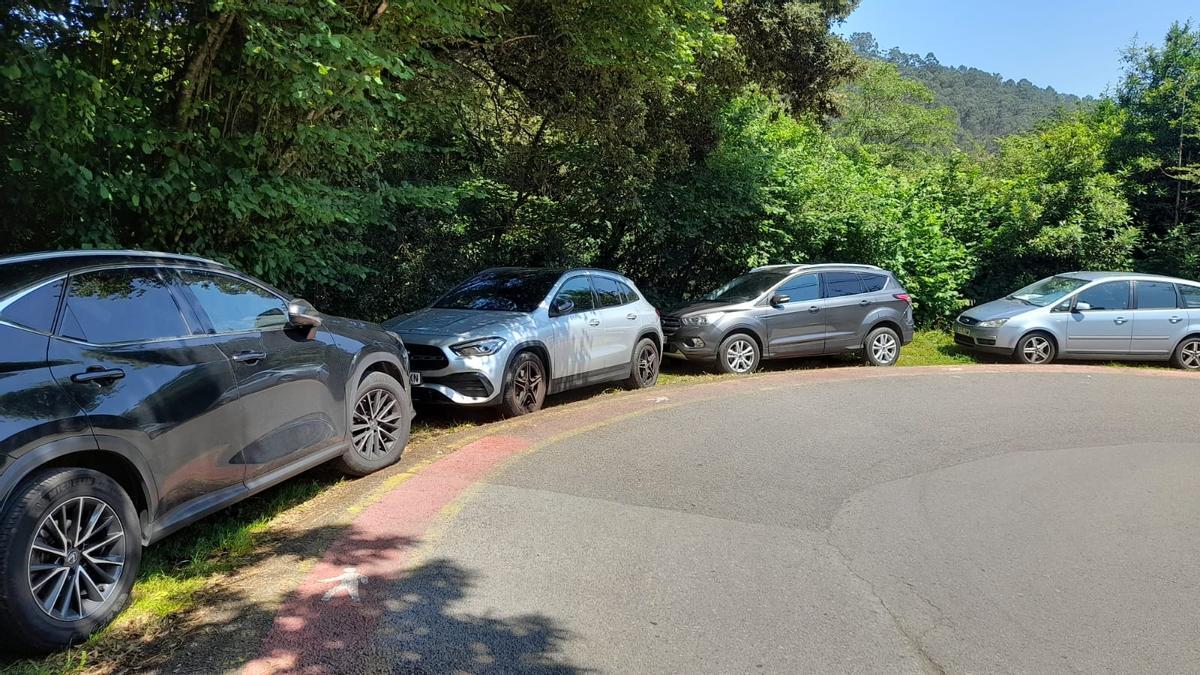Veh´ículos aparcados en la zona del accidente.