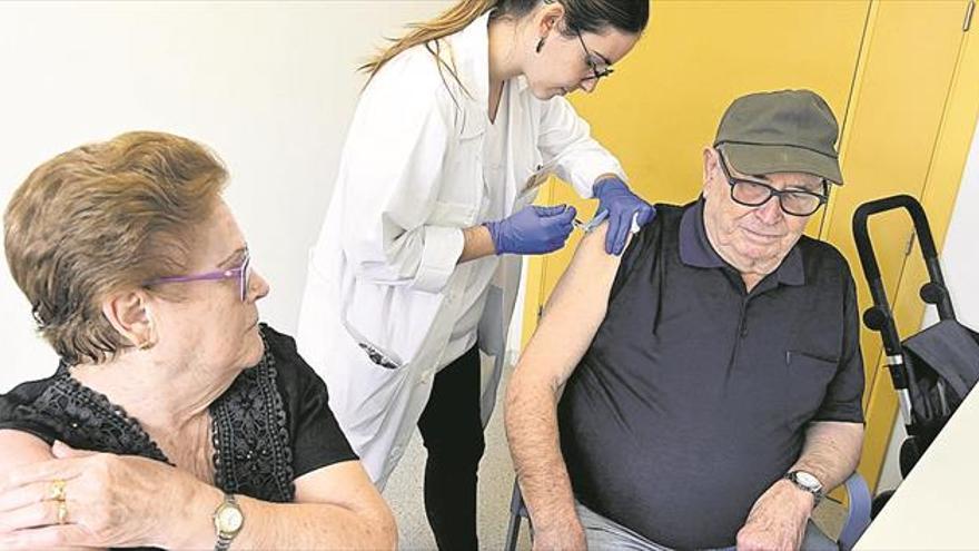 El arranque de la gripe y el parón sin médicos en Navidad congestionan los ambulatorios