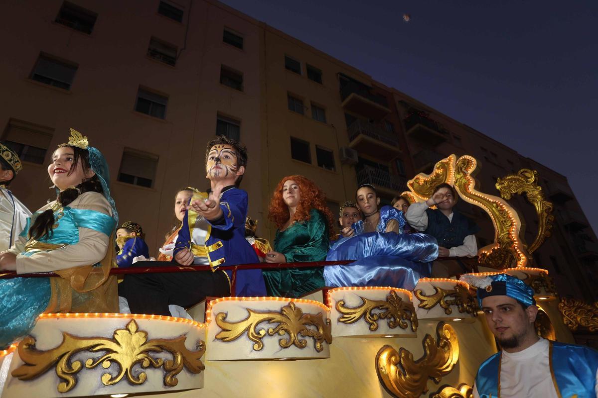 Búscate en la Cabalgata de las Fallas de Malva-rosa-Cabanyal-Beteró Búscate en la Cabalgata de las Fallas de Malva-rosa-Cabanyal-Beteró