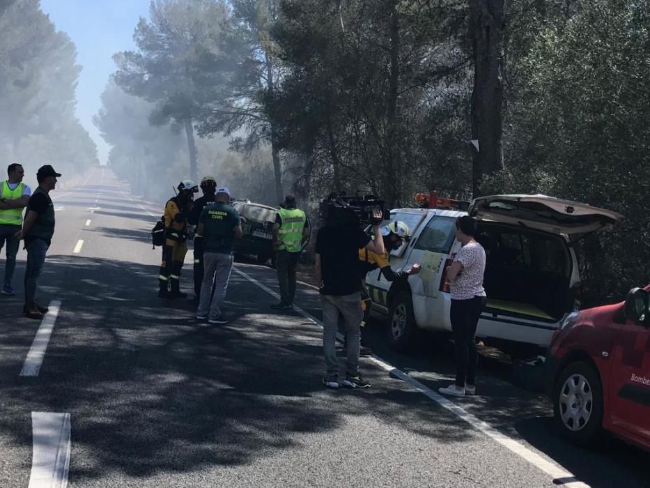 Un incendio en Son Verí obliga a cerrar la carretera de Cap Blanc