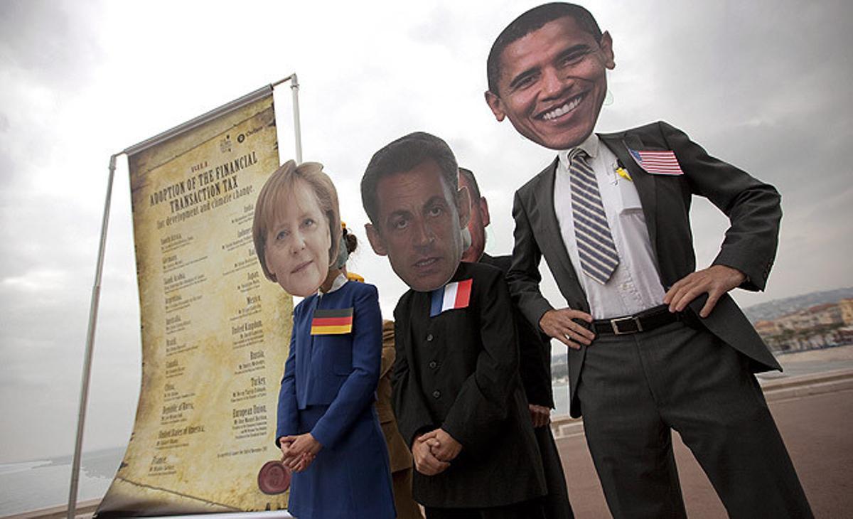 Manifestants amb caretes d’Angela Merkel, Nicolás Sarkozy i Barack Obama, en una manifestació contra el G-20 a Niça.