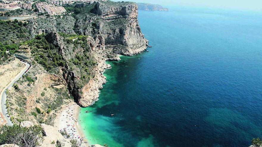 Hallan con vida a los tres desaparecidos tras hundirse su barco que zarpó de Moraira