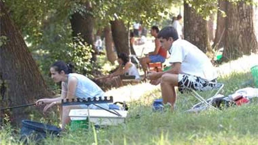 II concurso de pesca femenino