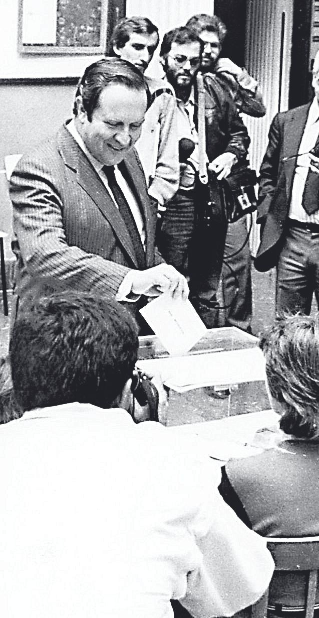 Jerónimo Saavedra, votando.