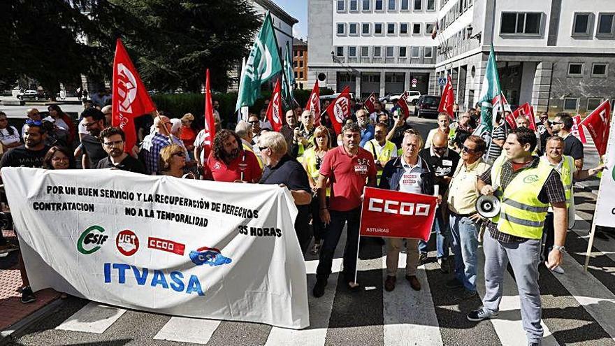 Protesta de los trabajadores de la ITV en Oviedo en 2019.