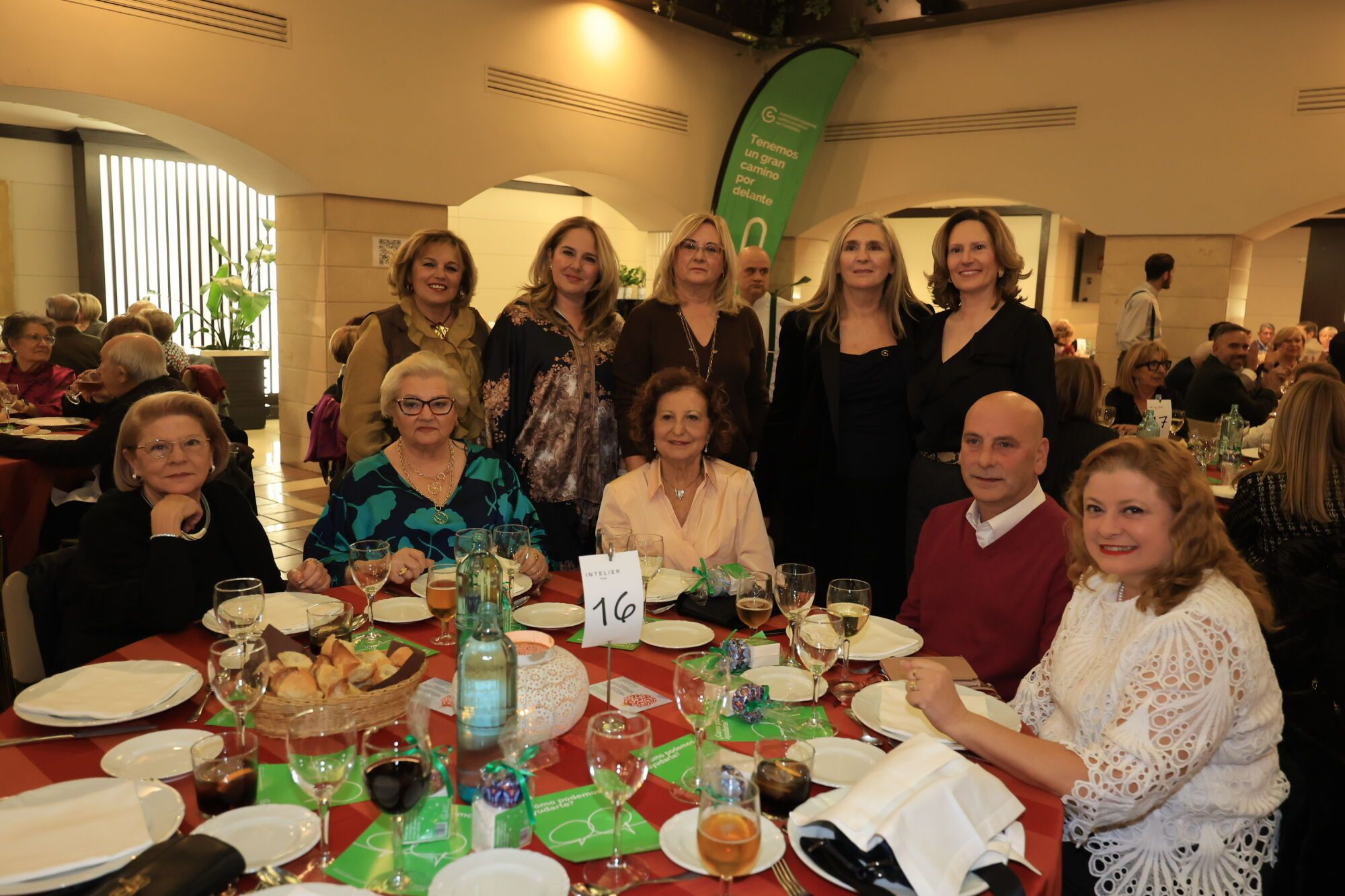 La AECC rinde homenaje al voluntariado en su tradicional cena solidaria