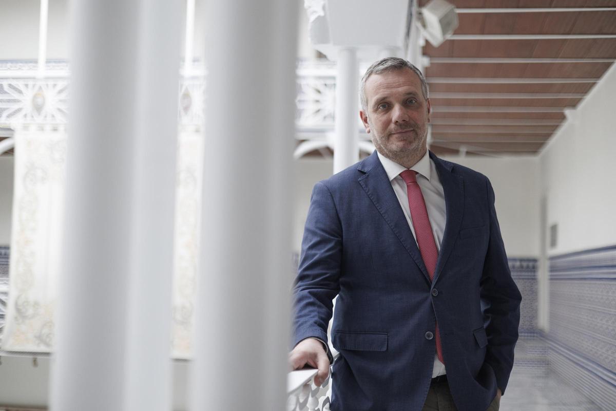 Joaquín Segado, en el Patio de los Ayuntamientos de la Asamblea Regional.