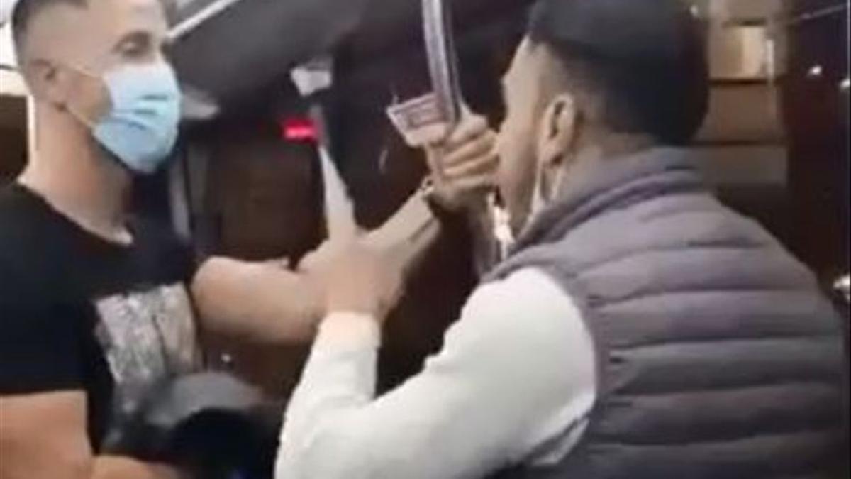 Agresión en un autobús de Zaragoza a causa de una disputa por la mascarilla.