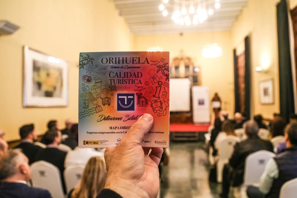 Orihuela entrega los distintivos de Calidad SICTED a sus empresas y servicios turísticos