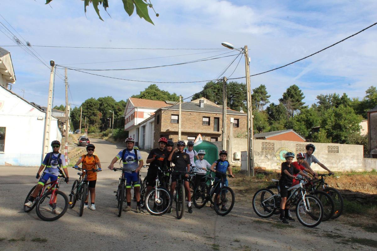 Los participantes de la primera ruta a su salida en la Chopera de los Perales