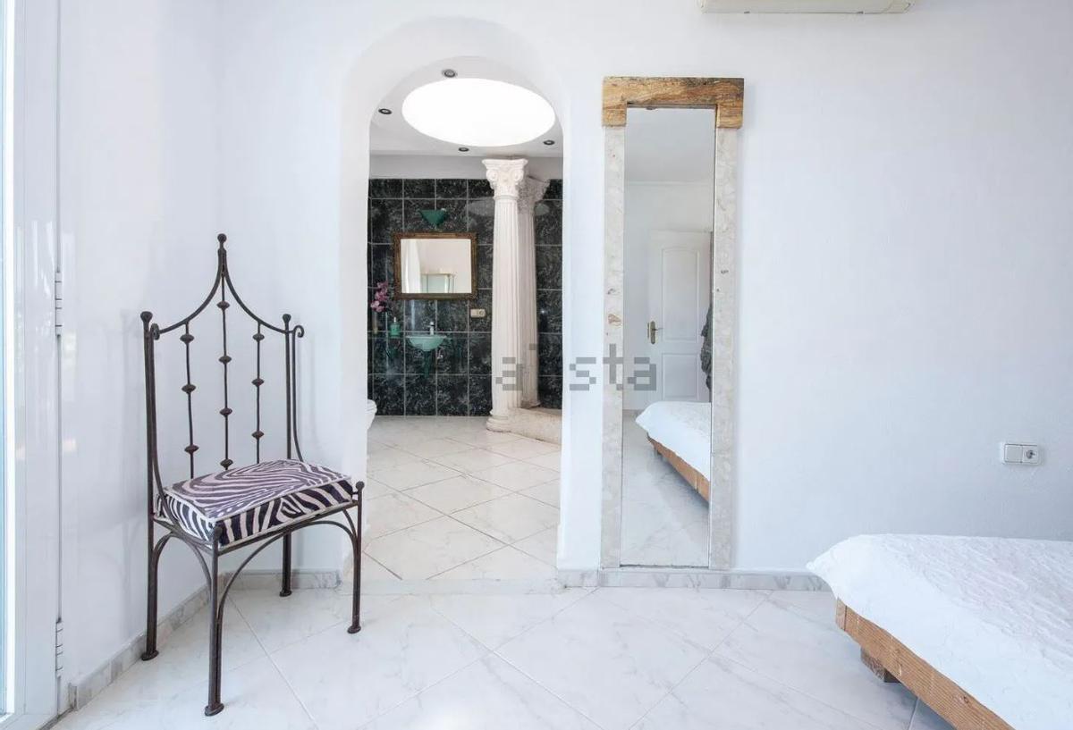 ¿Ibiza o en Santorini? A la venta una peculiar villa de lujo por 3,5 millones en Sant Jordi