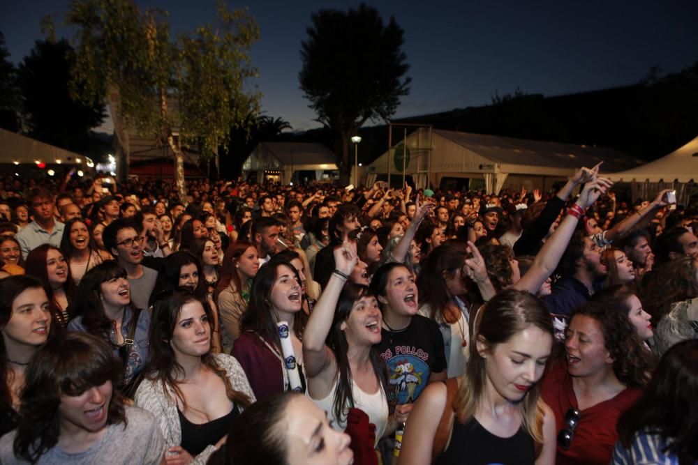 izal abarrota Metrópili para su concierto