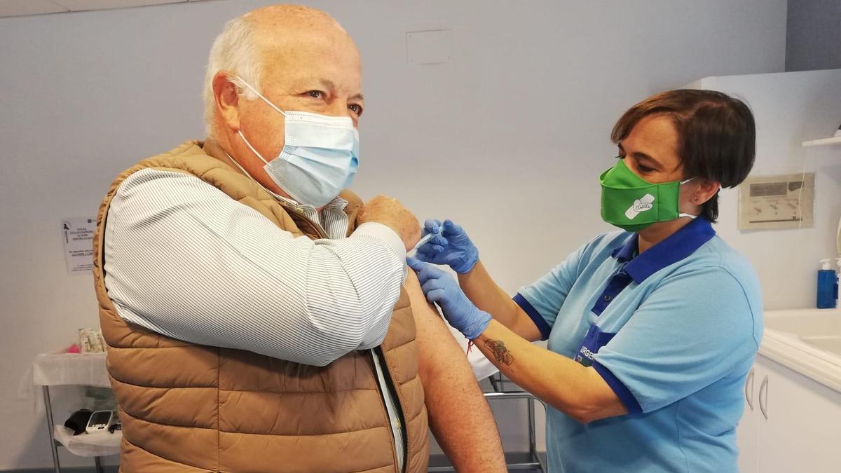 Aguirre se ha vacunado contra el covid-19 en su centro de salud en Córdoba.