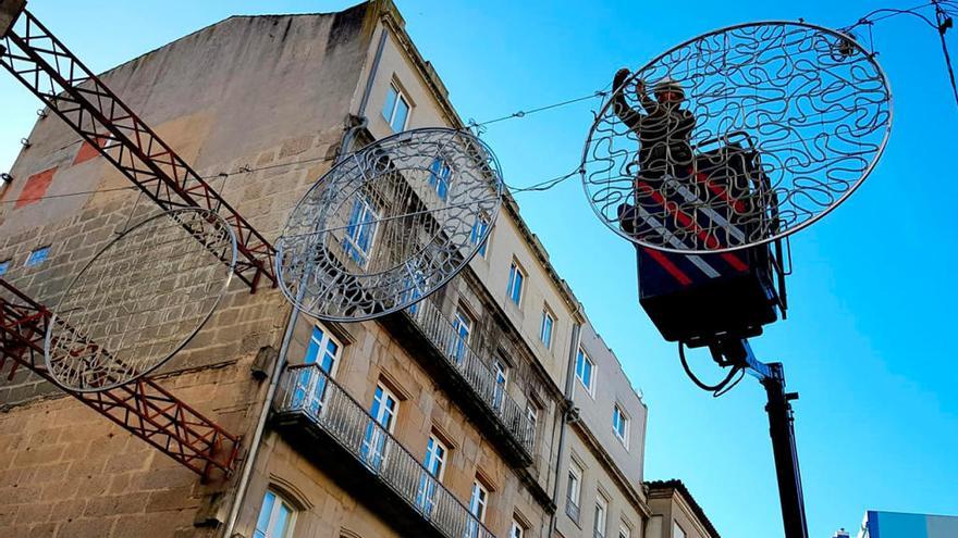 Las luces de la Navidad de Vigo, víctimas del temporal // Marta G. Brea