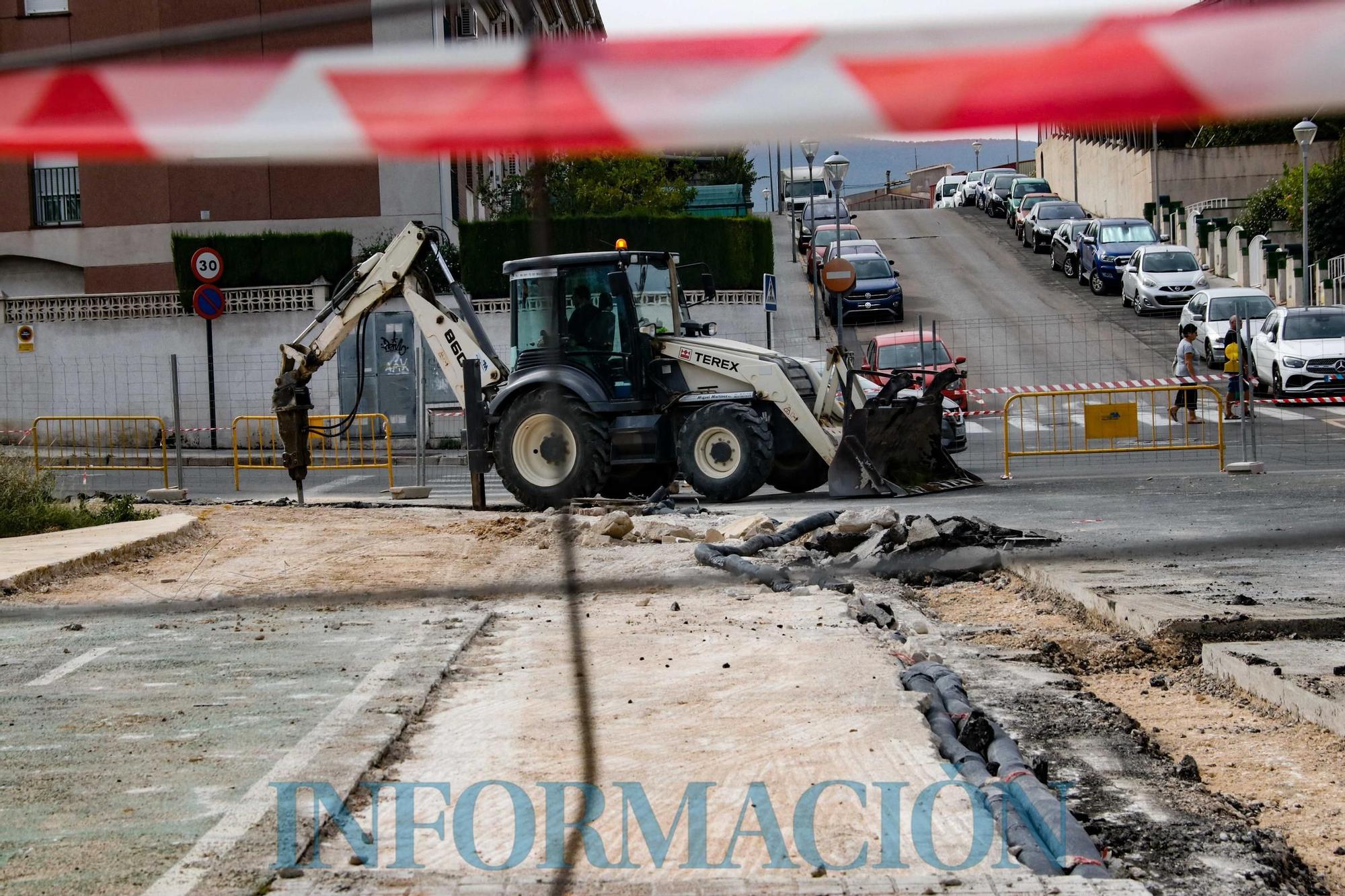 Retenciones y cortes de tráfico por las obras de la rotonda norte en Alcoy