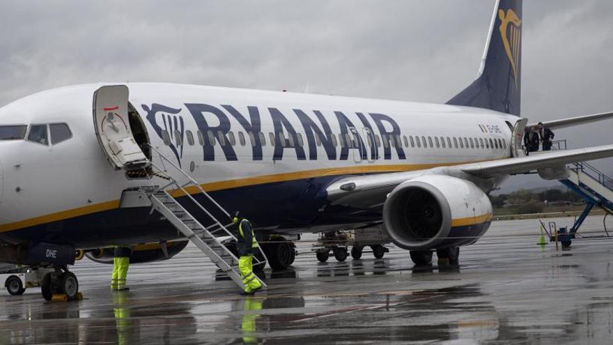 Facua denuncia Ryanair per endarrerir fins a 28 dies les devolucions en vols cancel·lats