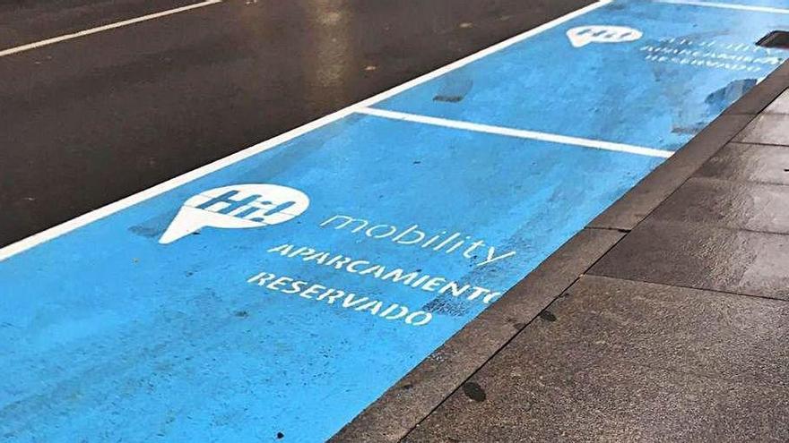 Espacio reservado para coches eléctricos en Menéndez Pelayo.