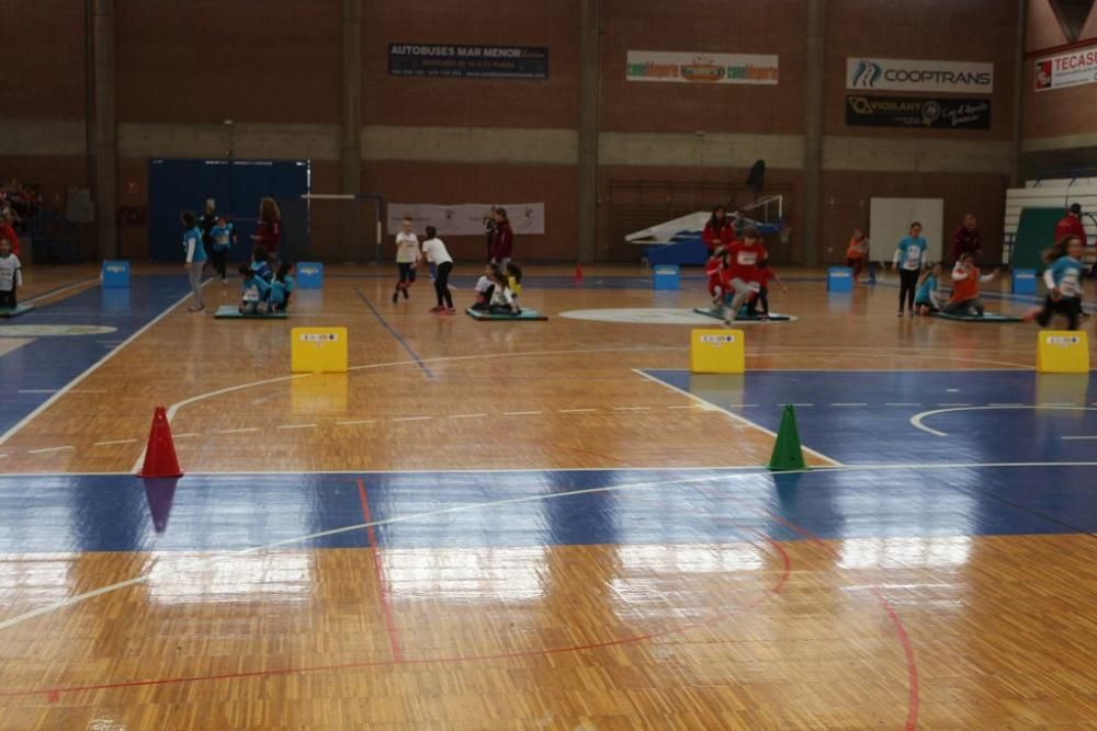 Jugando al atletismo en Alcantarilla