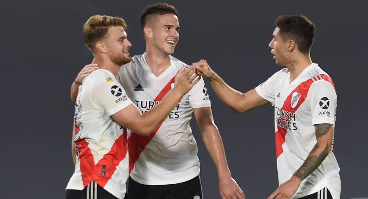 Los jugadores de River Plate celebran uno de los goles.