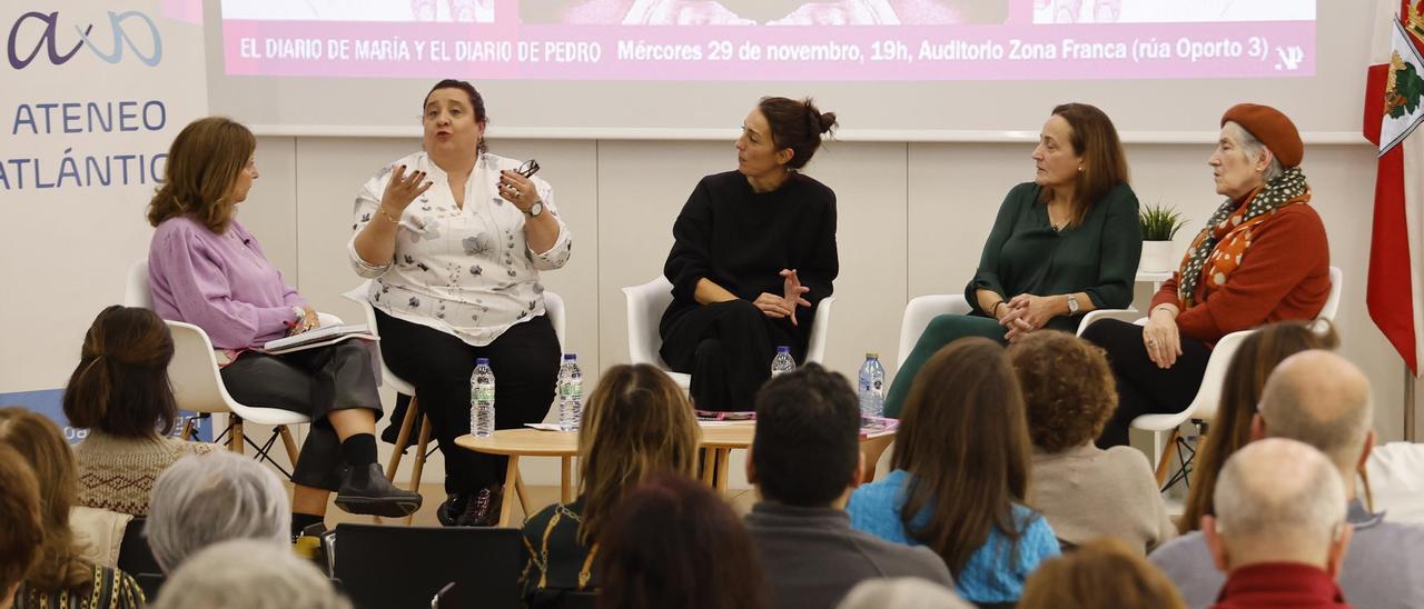 Luisa Abad y Pilar Castiñeiras presentan el libro en el Ateneo Atlántico.