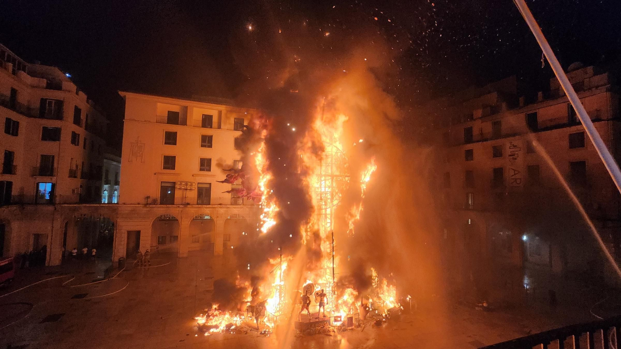 Cremà de la Hoguera Oficial adulta, “Identidad”
