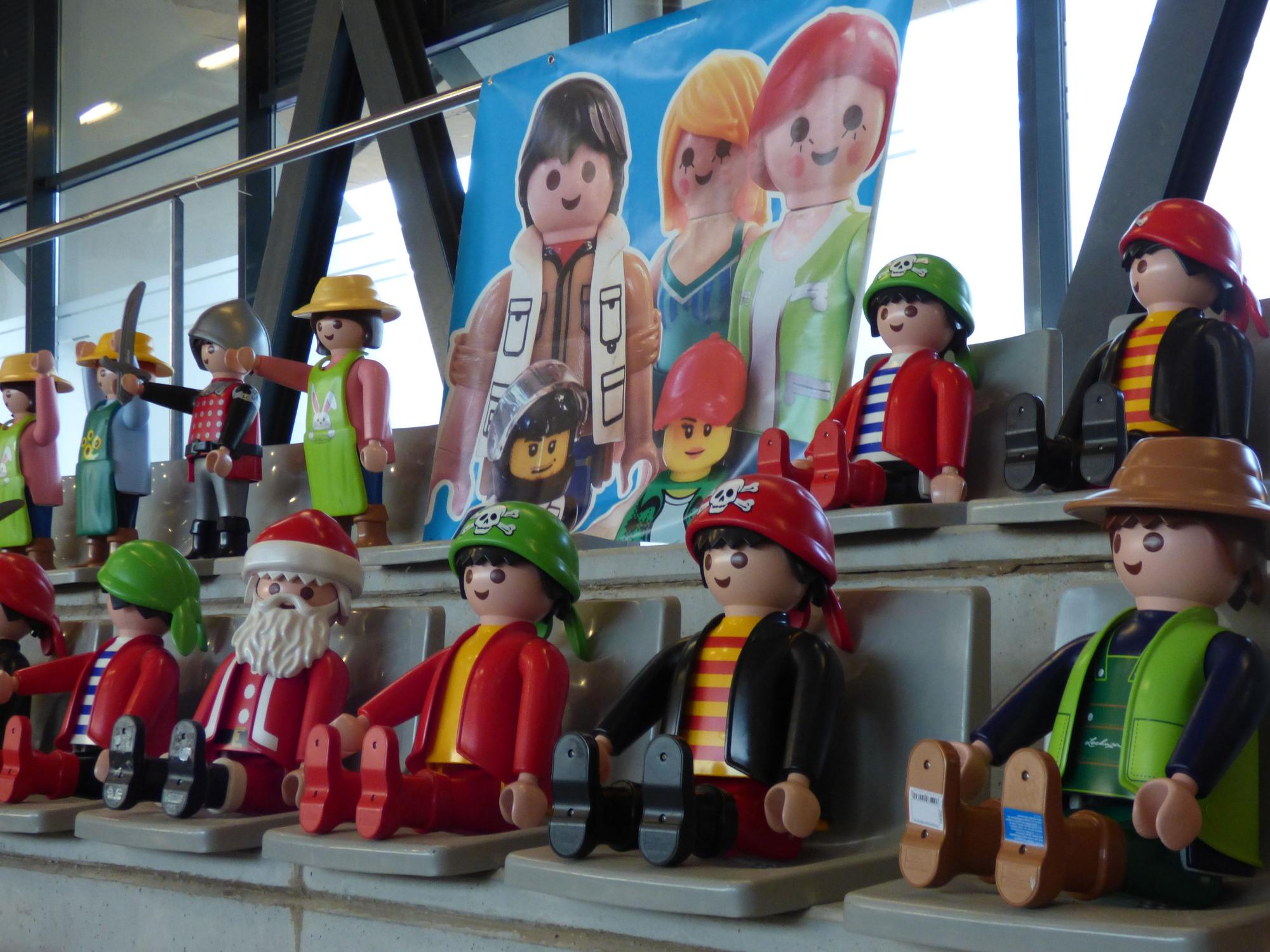 Els clicks arriben a Sant Pere Pescador en la seva primera Fira de Playmobil