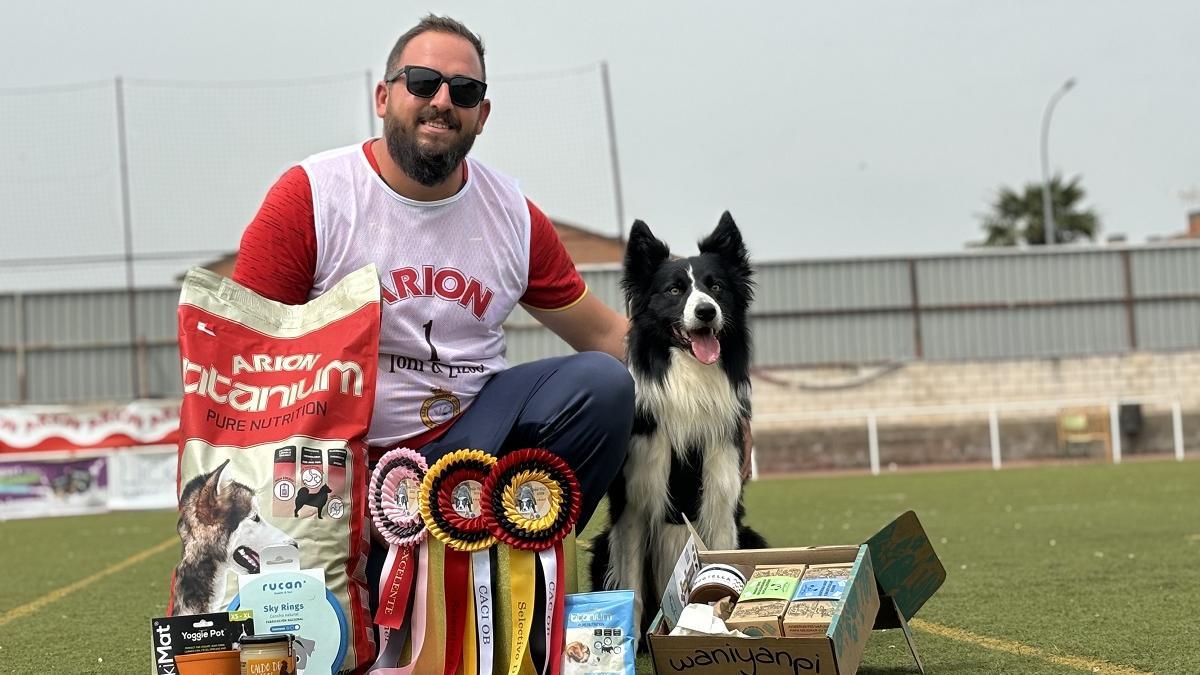 El adiestrador de perros Tony Aguilar y su perro representarán a España en el mundial de obediencia canina.