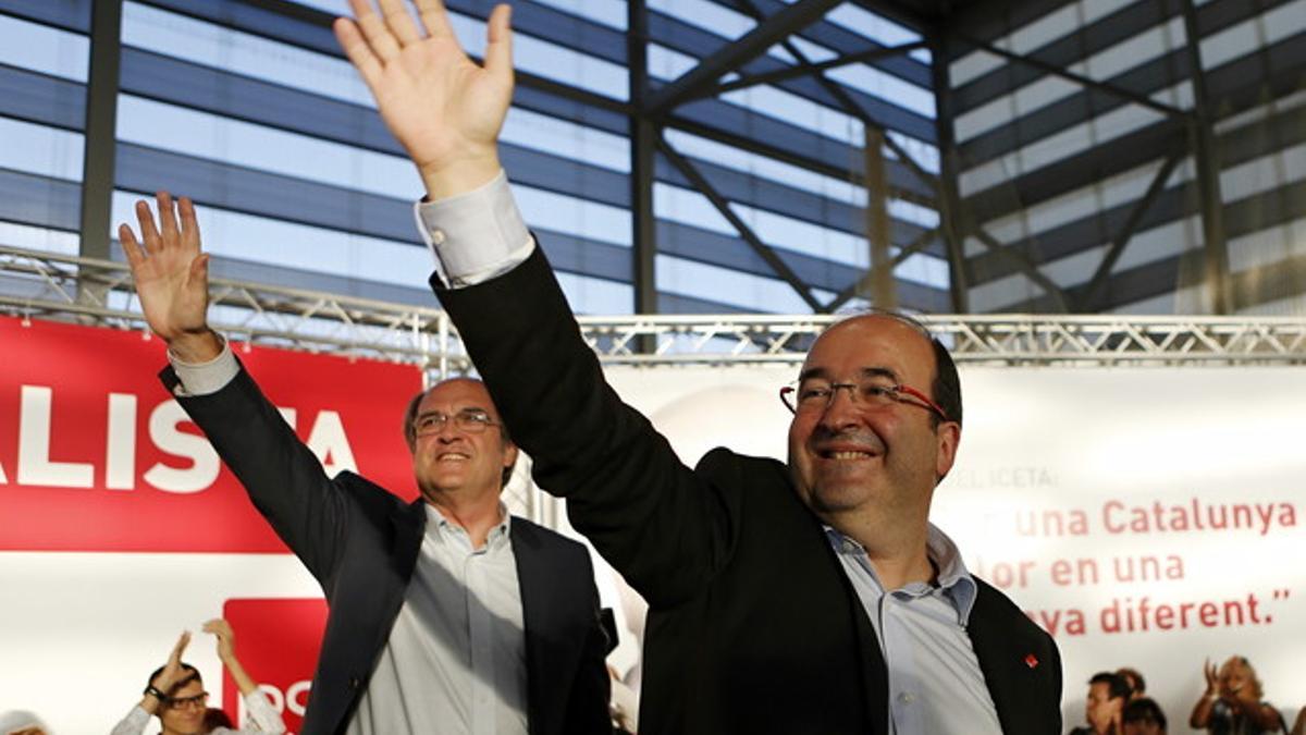 El portavoz del Grupo Socialista en la Asamblea de Madrid, Ángel Gabilondo, durante su intervención este lunes en el mitin del PSC en Terrassa, junto al candidato socialista a la presidencia de la Generalitat, Miquel Iceta.