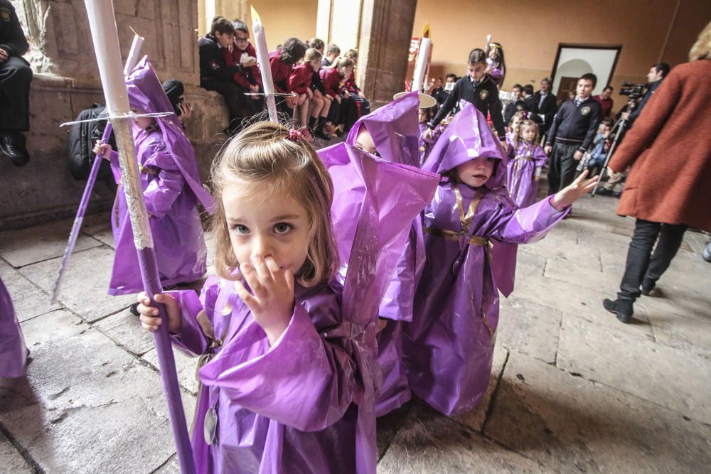 Los más pequeños celebran el Viernes de Dolores en Orihuela