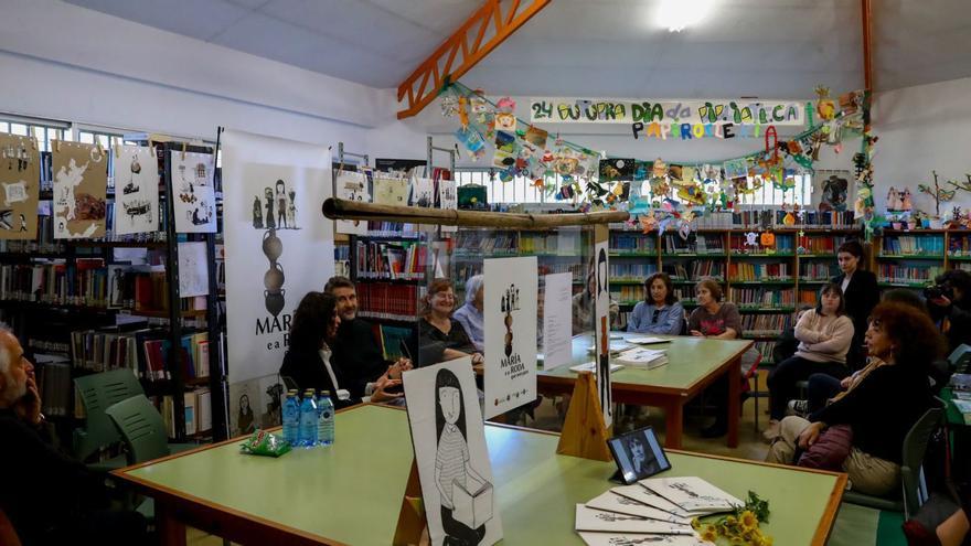 El alcalde, Alberto Varela; la edil de Cultura, Sonia Outón; y la coordinadora del proyecto, Beatriz Comendador, presentaron el libro.