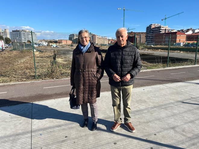 Un fuego que pone el foco en el Solarón, una de las puertas de entrada a Gijón: "Da respeto pasar por aquí y más de noche" (en imágenes)