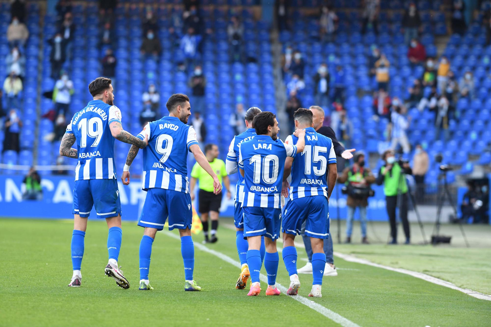 El Deportivo se libera con una goleada al Langreo (5-0)