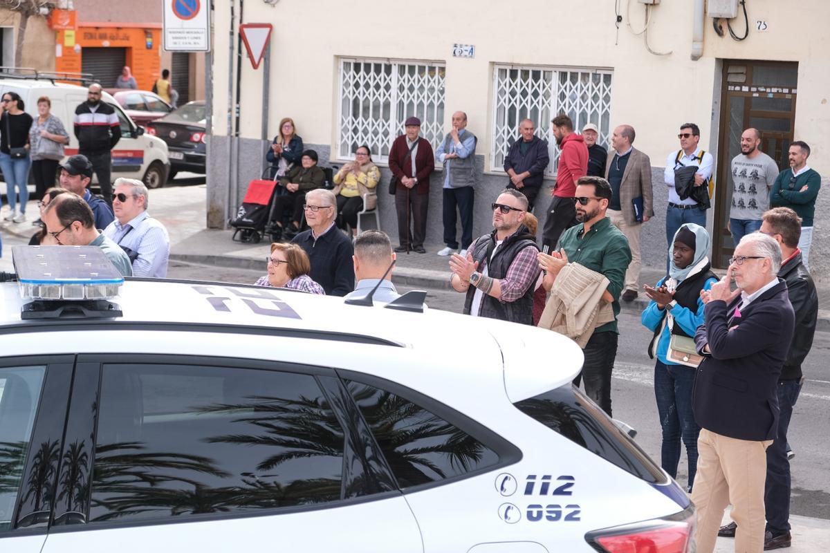 Expectación en Carrús durante la presentación de 20 coches de Policía Local