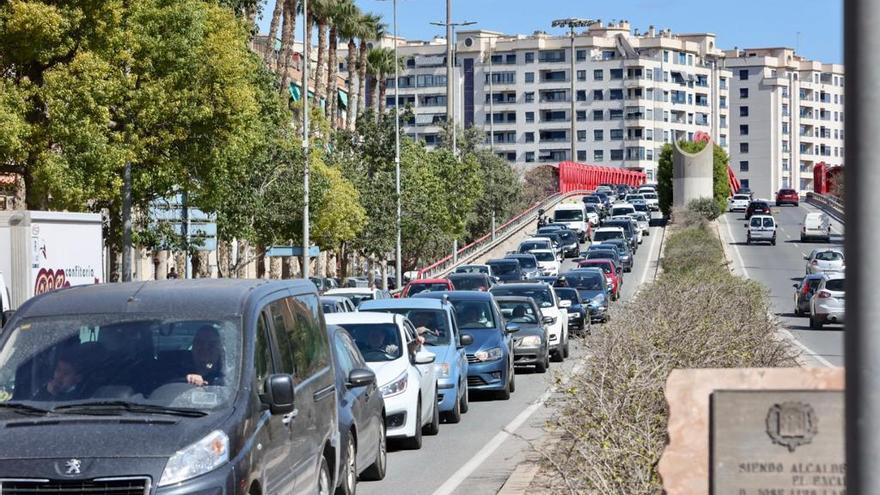 El triatlón colapsa las calles de Alicante, en imágenes