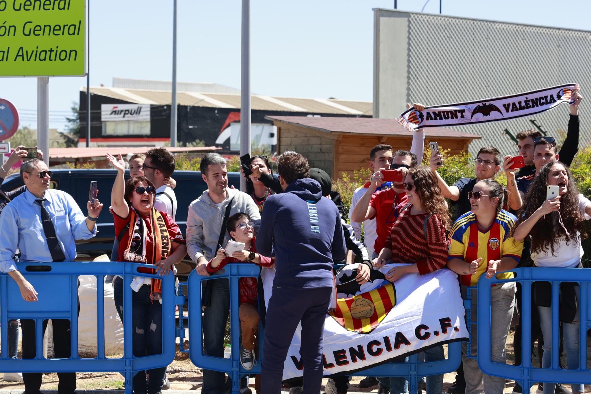 Así ha recibido la afición recibe al Valencia CF en Manises