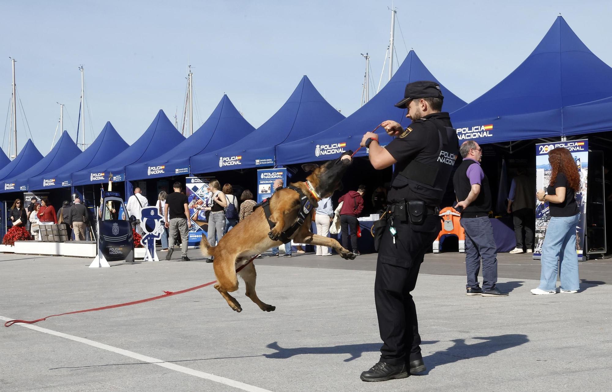 Los perros policía y el robot Sira, protagonistas en la "Exposición de Medios" de la Policía Nacional
