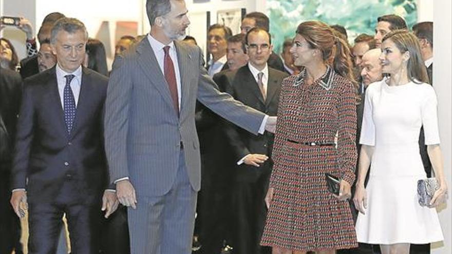 Los Reyes y Macri levantan el telón de ARCO para descubrir el arte argentino