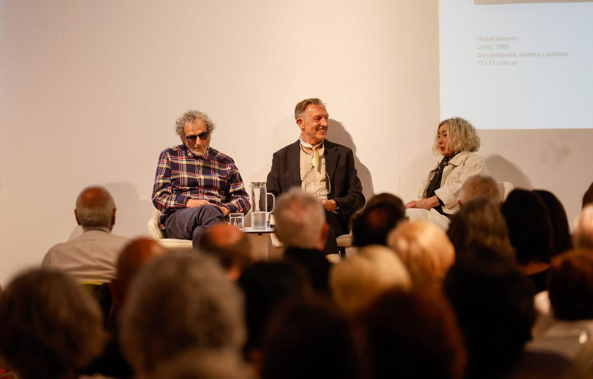 Conversación entre Carmen Calvo y Miquel Navarro en el Centro del Carmen de Cultura Contemporánea Conversación entre Carmen Calvo y Miquel Navarro en el Centro del Carmen de Cultura Contemporánea